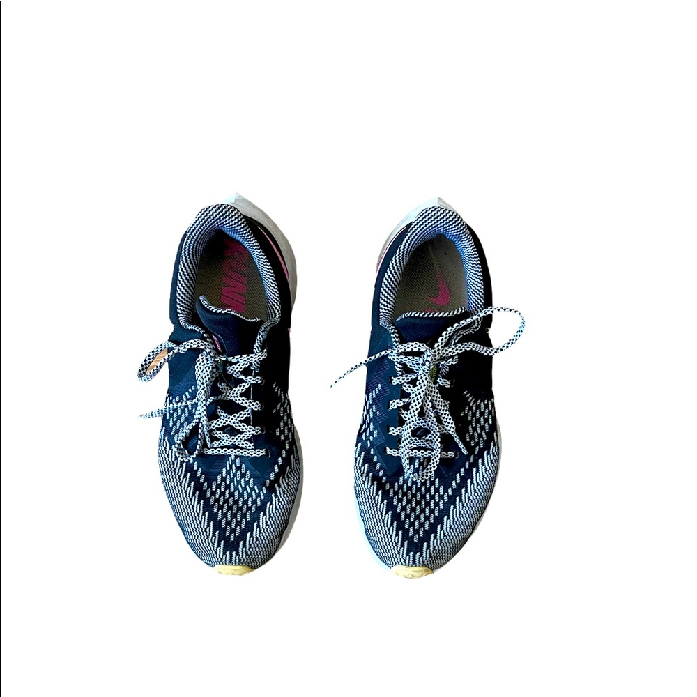Nike Zoom Women’s Running Shoes Size 8 Black & Gray in Color